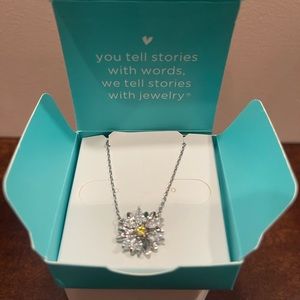 Origami Owl, “Count Your Blessings” Daisy Necklace, NWT